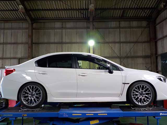 WRX　S4　VAG　車高調取り付け　四輪アライメント