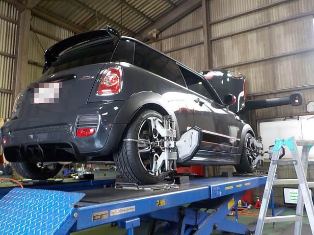 R56　MINI　ジョン・クーパー　四輪アライメント