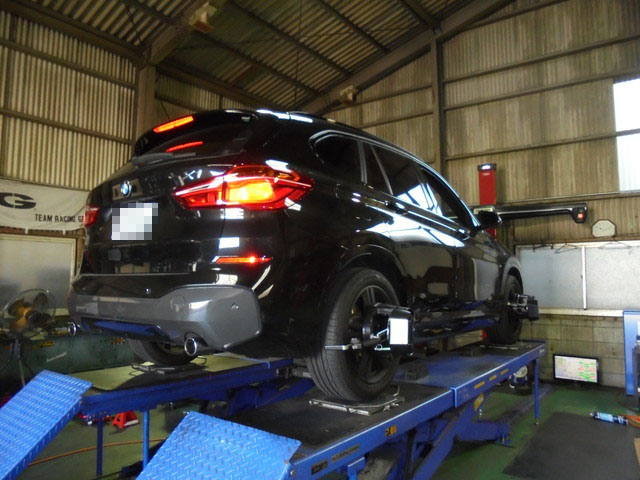 F48　BMW　X1　四輪アライメント調整