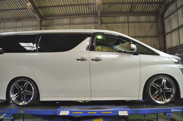 AGH30W ヴェルファイア 車高調交換と四輪アライメント調整