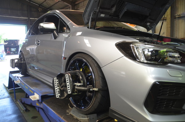 WRX STi VAB パイナップル取り付けと四輪アライメント調整