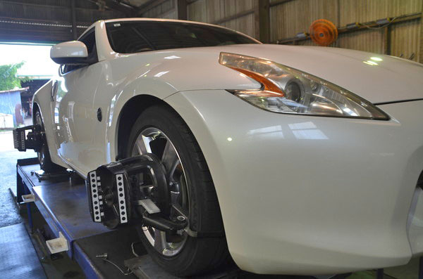Z34 フェアレディZ 四輪アライメント調整