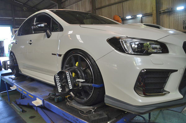 VAB WRX STi タイヤ交換 四輪アライメント調整 車高の調整