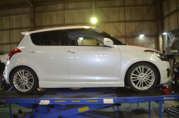 ZC32S スイフト・スポーツ 車高調交換と四輪アライメント調整
