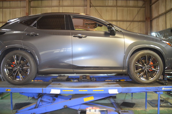 LEXUS NX350 TAZA25 ダウンサスに交換と四輪アライメント調整