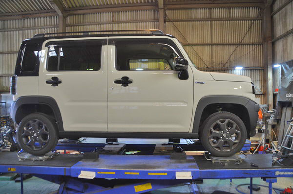 MR52S ハスラー 4WD リフトアップ取り付けと四輪アライメント調整