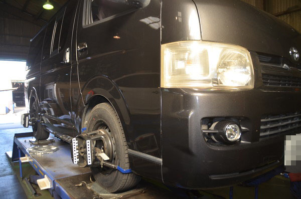 レジアスエース KDH200V 四輪アライメント調整