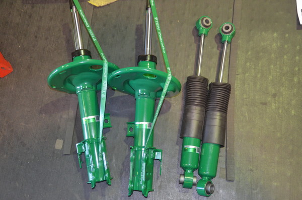 AYH30W アルファード ショックアブソーバー交換と四輪アライメント調整