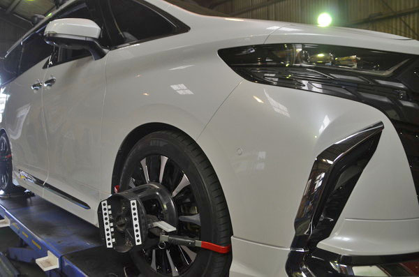 AGH45W アルファード 車高の調整と四輪アライメント調整