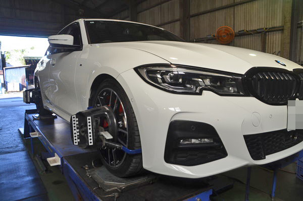 BMW G20 320i 四輪アライメント調整