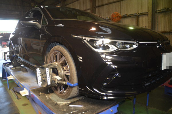 フォルクスワーゲン ゴルフ8 リジカラ取付 1G締め直し 四輪アライメント調整