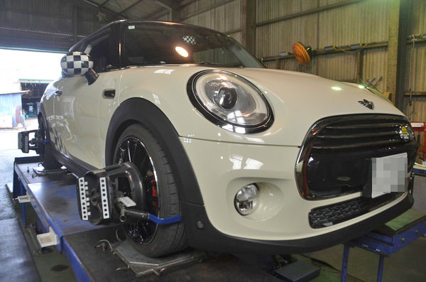 MINI CooperD F56 四輪アライメント調整