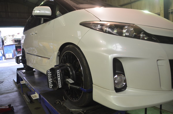 エスティマ ACR50W 1G締め直しと四輪アライメント調整