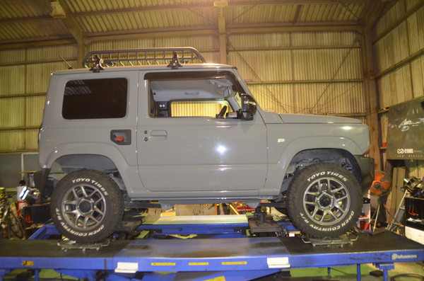 JB64W ジムニー リフトアップキット取付 と 四輪アライメント調整