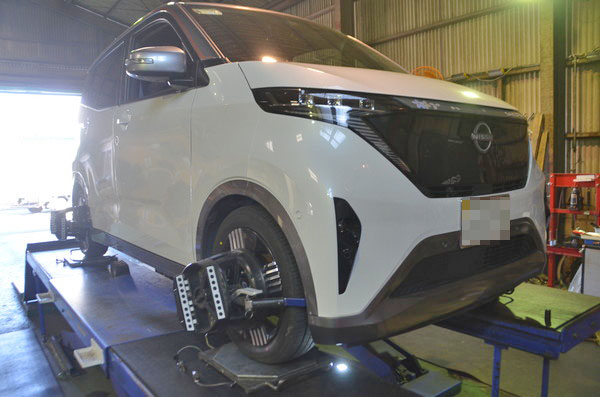 B6AW サクラ 四輪アライメント調整