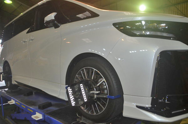 TAHA40W ヴェルファイア クスコ スタビライザー交換 四輪アライメント調整