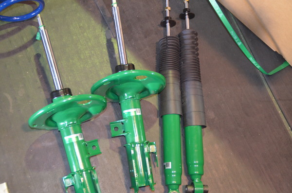 ZVW41 プリウスアルファ サスペンション交換と四輪アライメント調整