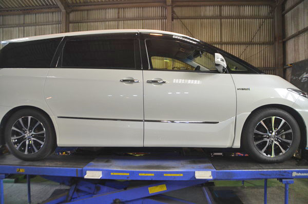 エスティマハイブリッド AHR20W ダウンサスに交換と四輪アライメント調整