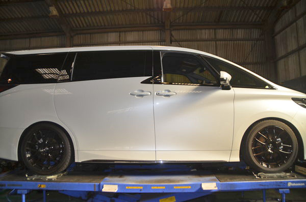 AGH40W ヴェルファイア 車高調交換と四輪アライメント調整