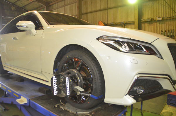 AZSH20 クラウン タイヤ交換 四輪アライメント調整