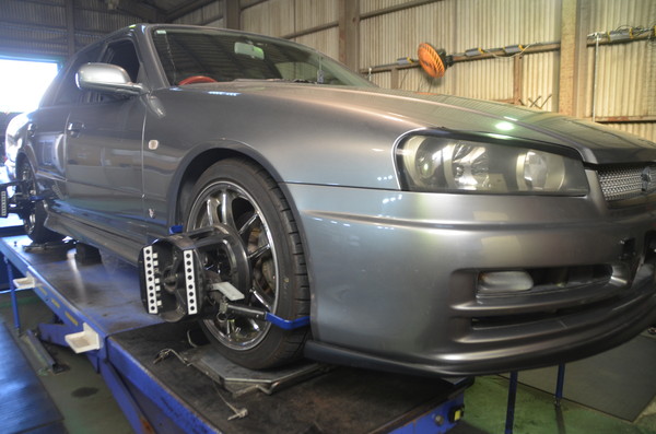 ER34 スカイライン 四輪アライメント調整