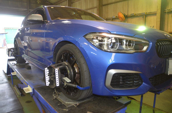 BMW F20 M140i 四輪アライメント調整
