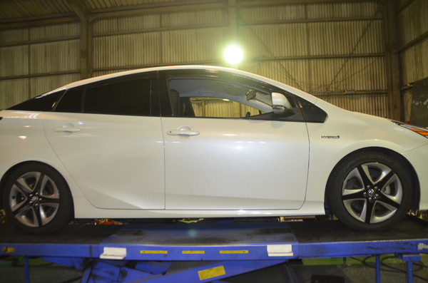 プリウス ZXW51 ダウンサスに交換と四輪アライメント調整