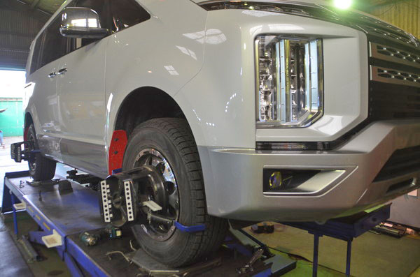 CV1W デリカ D:5 1G締め直しと四輪アライメント調整