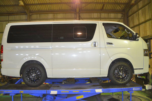 GDH206V ハイエース ワゴンリーフ交換作業