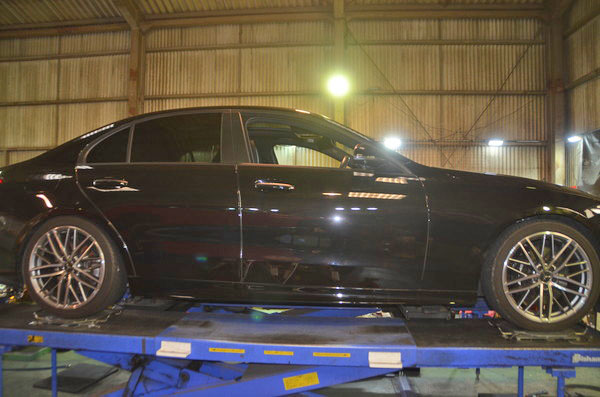 メルセデス・ベンツ W206 C200 AMGライン フロントスプリング交換と四輪アライメント調整