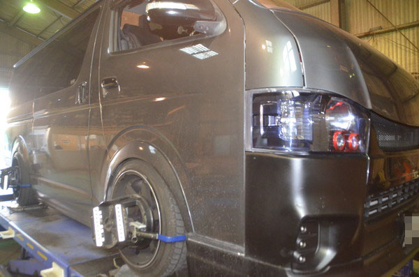 KDH201V ハイエース ロアアームブッシュ ストラットブッシュ 四輪アライメント調整