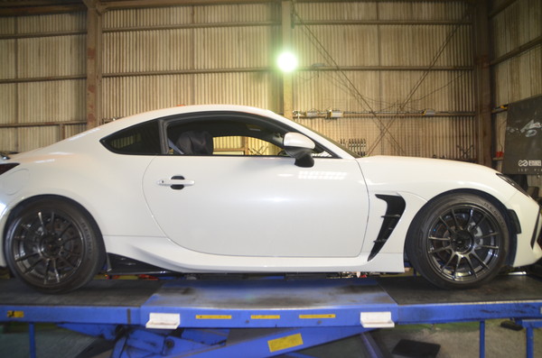 BRZ ZD8 ショックアブソーバー交換と四輪アライメント調整