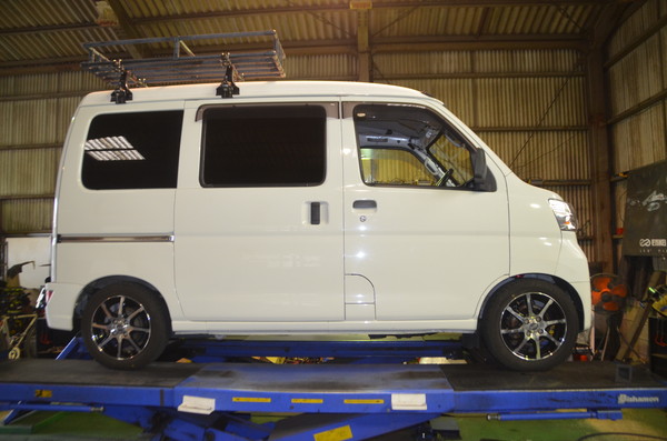 ハイゼットカーゴ S331V 車高調に交換と四輪アライメント調整
