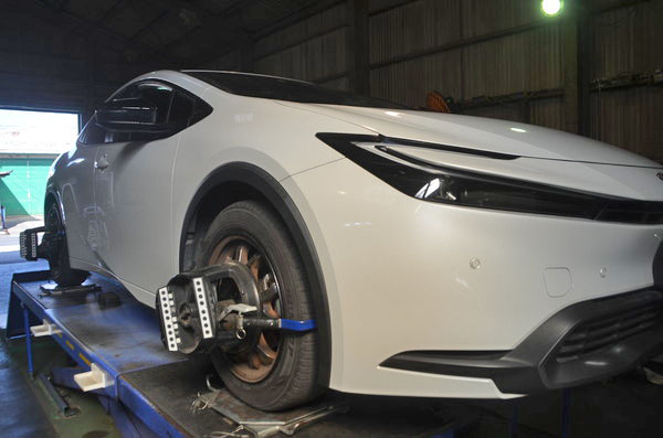 プリウス ZVW60 四輪アライメント調整