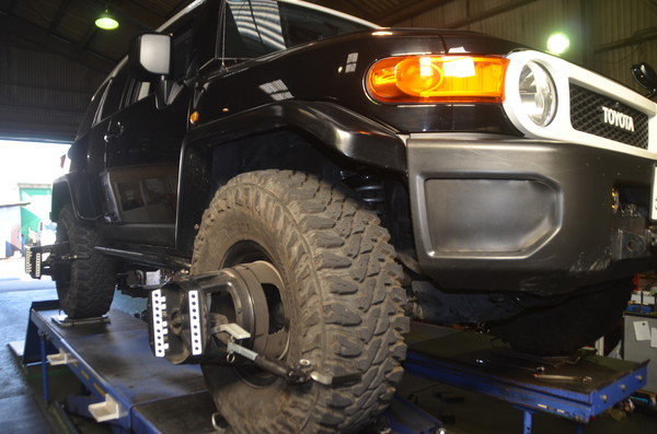 GSJ15W FJクルーザー 四輪アライメント調整