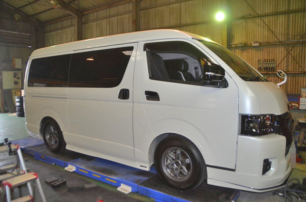 ハイエース TRH214W ショックアブソーバー交換 スタビリンクブッシュ交換