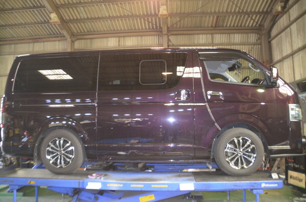 ハイエース TRH200V トーションバー交換 グランドエフェクター取り付け 四輪アライメント