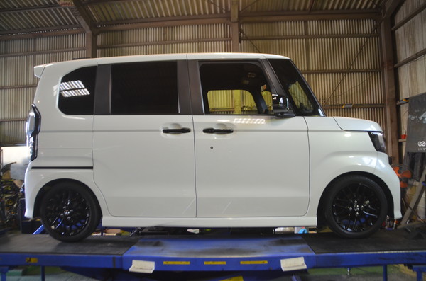 N-BOX Custom JF3 ダウンサスに交換と四輪アライメント