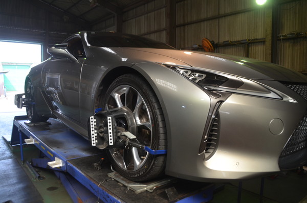 レクサス LC500 URZ100 四輪アライメント