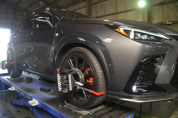 TAZA25 LEXUS NX350 リアアッパーアーム交換と四輪アライメント調整