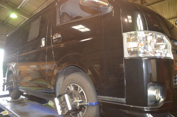 ハイエース KDH206V 四輪アライメント