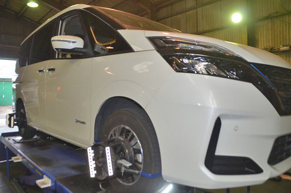 HC27 セレナ 四輪アライメント