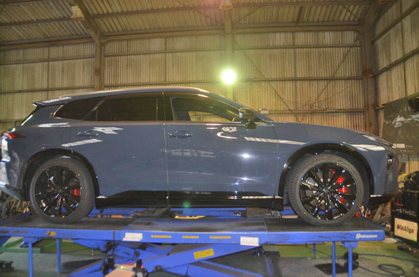 クラウンエステート AZSH39W ダウンサスに交換と四輪アライメント調整