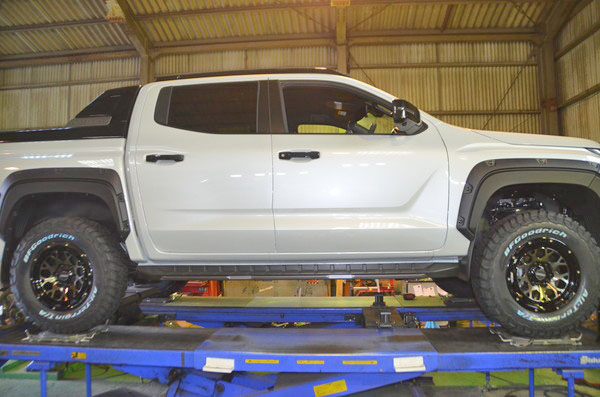 トライトン LC2T リフトアップコイルに交換と四輪アライメント