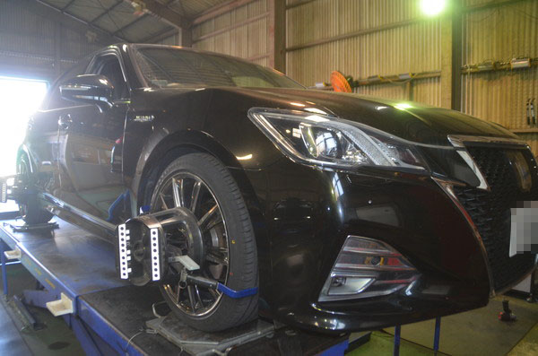 AWS210 クラウンアスリート 四輪アライメント