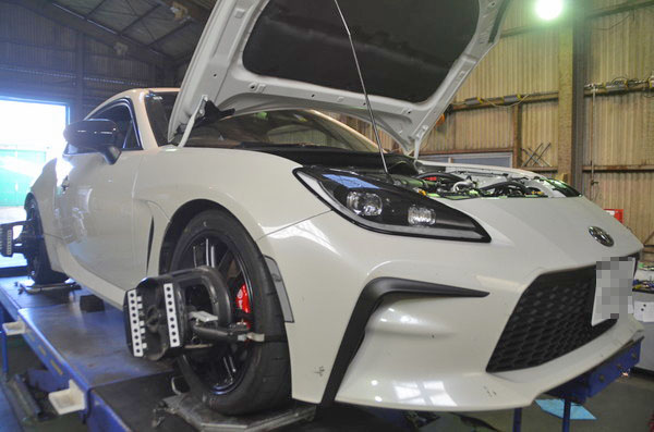 ZN8 GR86 四輪アライメント