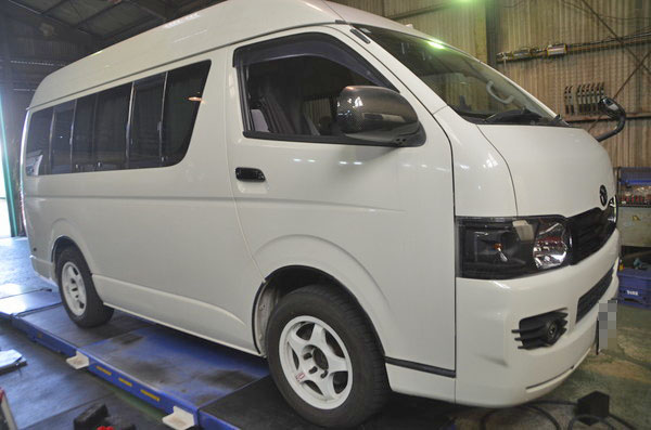 ハイエース TRH200K クスコ スタビライザー 前後取り付け