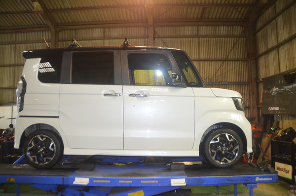 N-BOX Custom JF4 ショックアブソーバー交換と四輪アライメント