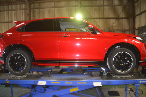 RV5 ヴェゼルハイブリッド リアスプリング交換と四輪アライメント