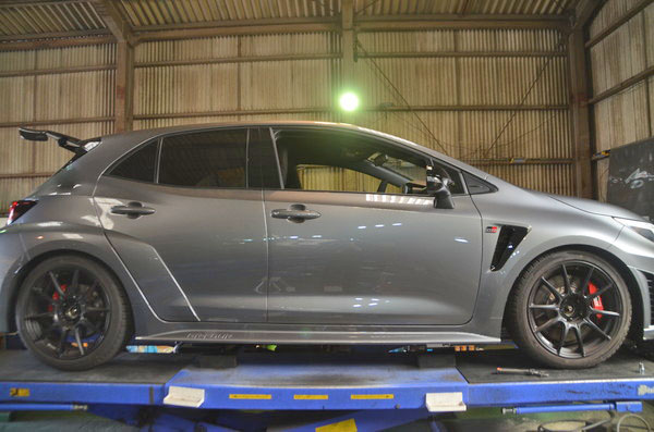 GRカローラ GZEA14H 車高調交換と四輪アライメント